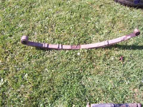 2000 Jeep Cherokee - The left leaf spring, before she was modified