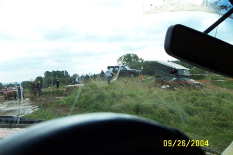 1996 Ford Bronco - Land Rover getting pulled out