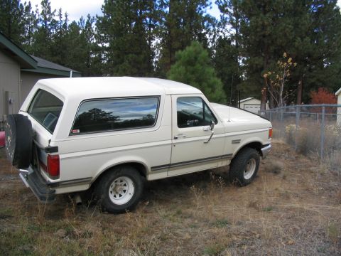 1988 Ford Bronco - stuffin the rear tire