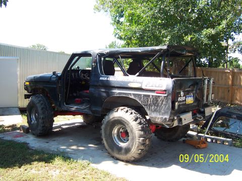 1978 Ford Bronco - blazer cage turned around w/extra tubes