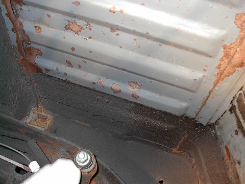 1986 Ford Bronco - Cleaning off 19 years of oil spray, road dirt, factory undercoating and treating the rust was part of the job. I treated the rust then pain…