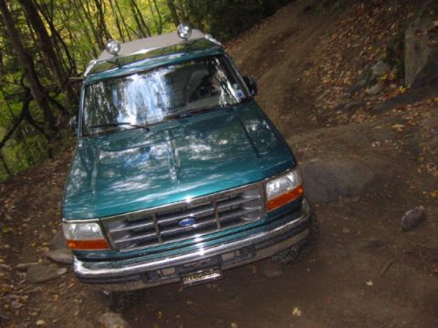 1996 Ford Bronco - Smashing my TTB on a rock