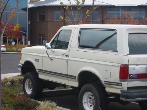 1988 Ford Bronco - next day work parking lot