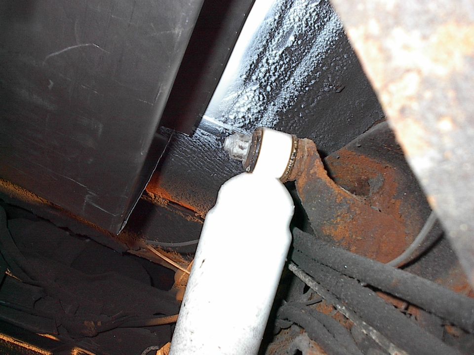 There's plenty of room to get the air shock off next time. Note the stud and nut are still lathered in anti-seize compound.