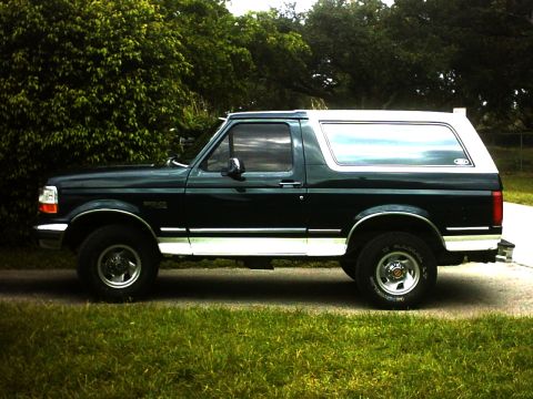 1992 Ford Bronco - NO running boards And manual Hubs. Moving up !