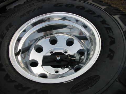 1991 Ford Bronco - Close up of spare with lock