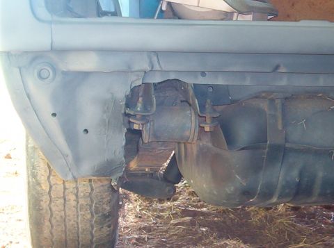 1977 Ford Mustang II - Broken rear springs.