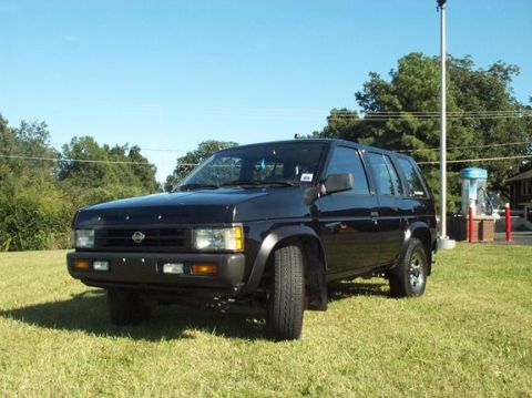 1995 Nissan Pathfinder - Front-Quarter shot after I took her through the quarter wash.