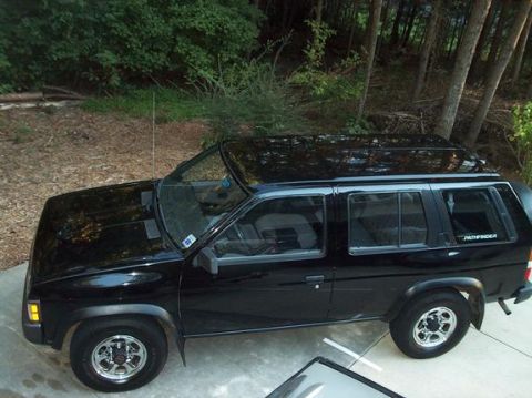 1995 Nissan Pathfinder - Side-elevated shot in my driveway.