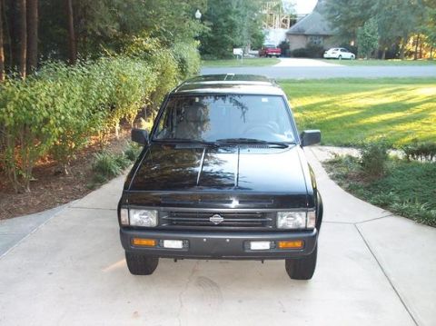 1995 Nissan Pathfinder - Front-elevated shot in my driveway.