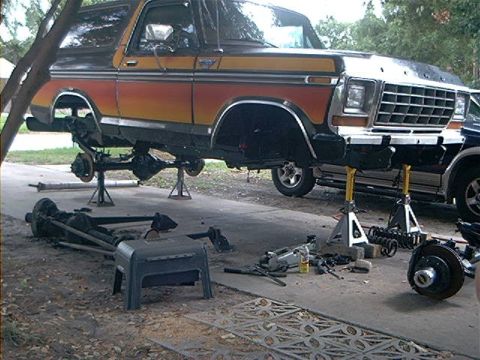 1979 Ford Bronco - This 1978 Ford Bronco is undergoing repairs with its front axle removed.