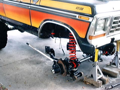 1979 Ford Bronco - The front suspension of a 1979 Ford Bronco is disassembled for work, revealing its "472 CID" engine designation.