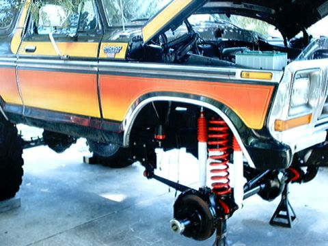 1979 Ford Bronco - This Ford Bronco has a lifted suspension and the front wheel is off for service.