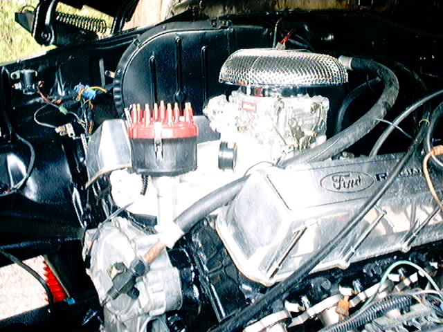 Ford Racing engine with chrome air cleaner and red distributor cap