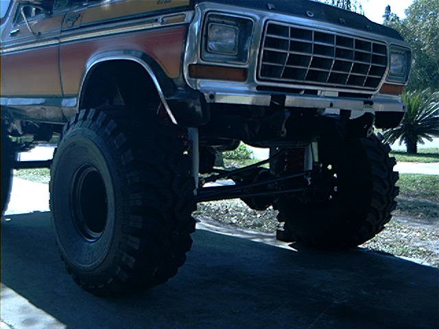1979 Ford Bronco front 3/4 view, lifted with large tires