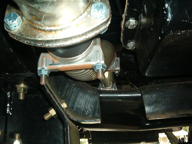 Exhaust pipe flex joint with bolts and clamps