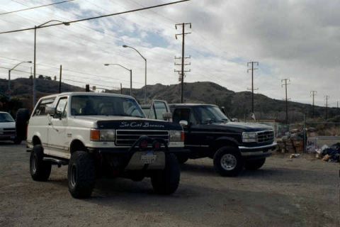 1990 Ford Bronco - Jess and My broncos just before Emmett arrived for the Valentines day Run to Rowher Flats