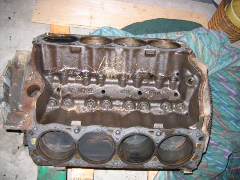 1992 Ford Bronco - Heads removed.