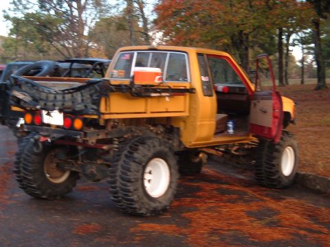 1986 Ford Bronco - I really wish this pic came out better. This Toyota had cool rear suspension.