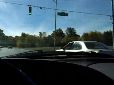 1996 Ford Taurus - a little race, i didnt see the light turn green lol (with stock exhuast)