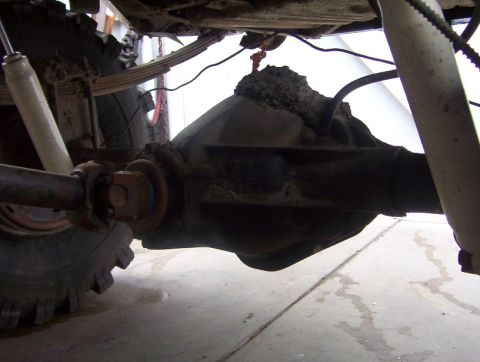 2000 Ford F-450 - The photo shows the underside of a vehicle, focusing on the rear axle assembly and suspension components.