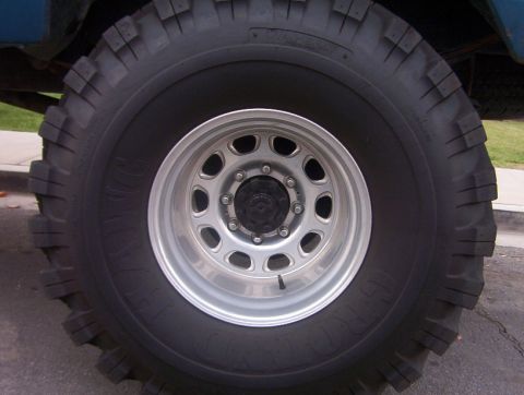 2000 Ford F-450 - 40 inch hawgs, 16.5 X 12 Weld Sidewinders