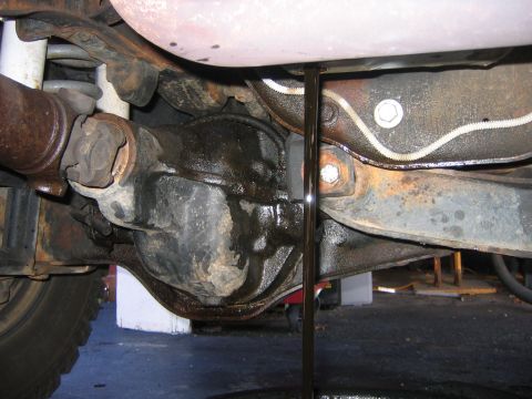 1995 Ford Bronco - Step 1: Drain oil and you can see the oil on my front axle from the filter.
