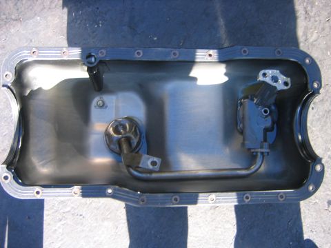 1995 Ford Bronco - I set it all in the pan and ran the pump backwards by hand to prime it, don’t want to start up dry.