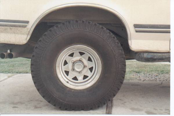 1990 Ford Bronco rear wheel, tire, and fender detail