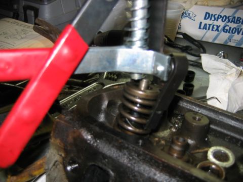1992 Ford Bronco - Removing the valve spring, got this tool at Discount for $20 bucks.