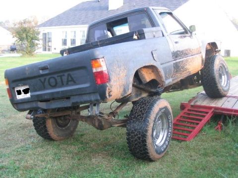 1986 Ford F-150 - This Toyota pickup truck appears to be from the late 1980s, not a 1986 Ford F-150.