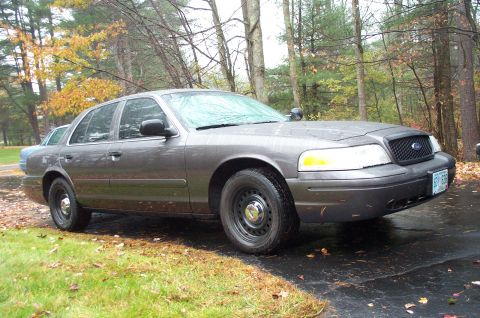 1991 Ford Crown Victoria LTD - This Ford Crown Victoria appears to be from the early 2000s, not a 1991 model.