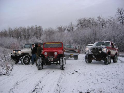 1985 Ford Bronco - Group near the start of the trail.