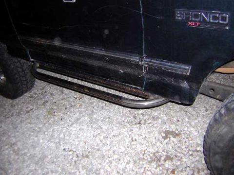 1995 Ford Bronco - Side view of a 1995 Ford Bronco XLT, aftermarket running boards.