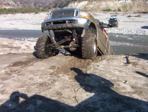 2000 Ford F-450 - Me climbing the banks