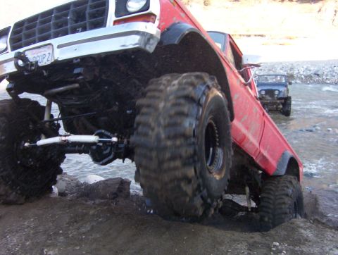 2000 Ford F-450 - Front wheels caught a little air