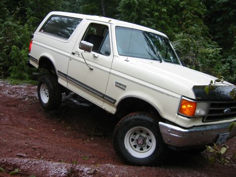 1988 Ford Bronco - here is the same spot , notice a little snow on the ground.
