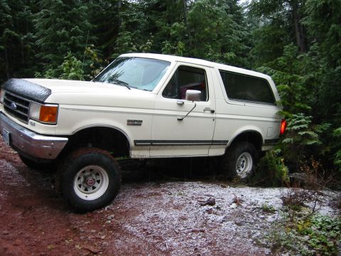 1988 Ford Bronco - little more snow