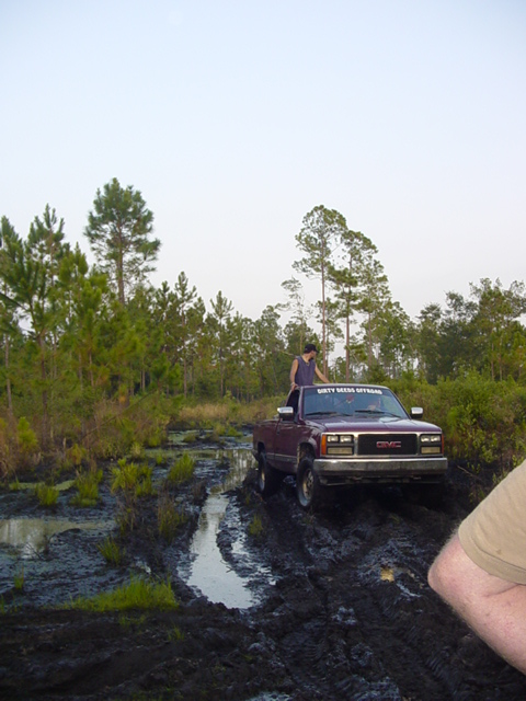 1989 Ford Bronco - Brad tries to pull out Hoss with no Luck.