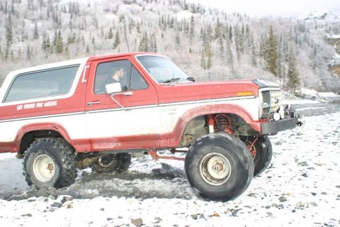 1985 Ford Bronco - Spinning the swampers, and up and over the ledge.
