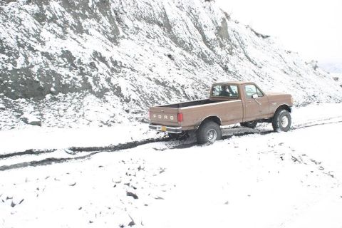 1985 Ford Bronco - Niko driving up the hill