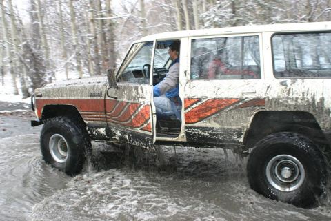 1985 Ford Bronco - Mike empting out the Patrol.