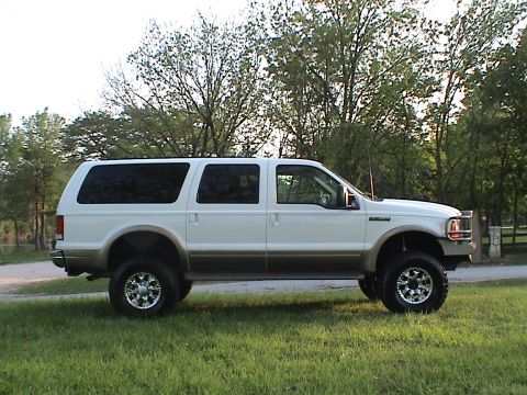 2004 Ford Excursion photo