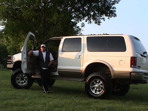 2004 Ford Excursion photo