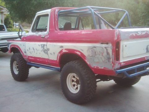1978 Ford Bronco - This 1978 Ford Bronco is undergoing bodywork and has a custom roll cage installed.