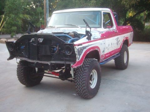 1978 Ford Bronco - This modified Ford Bronco is missing its front grille and hood, revealing the engine bay and radiator.