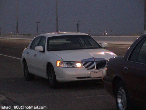 2000 Ford Crown Victoria photo