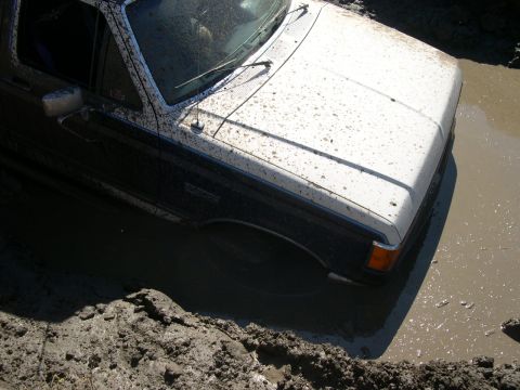 1990 Ford Bronco - This 1987 Ford Bronco is stuck in the mud, its front end partially submerged.