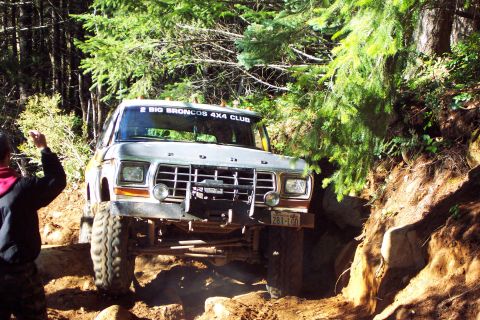 1996 Ford Bronco - Tony Attempting To Go Up Mini Rubicon (11/6/2004)