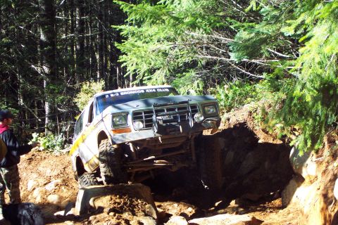 1996 Ford Bronco - Tony Attempting To Go Up Mini Rubicon (11/6/2004)